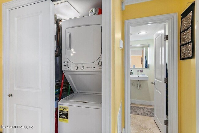 Building Photo - 1601 Ocean Dr S