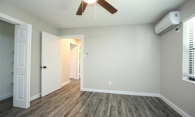 Building Photo - 5201 Crawford St