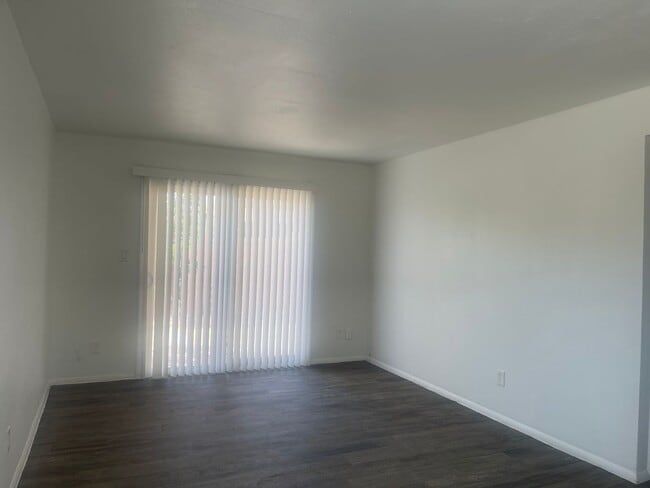 Building Photo - 48th St and Broadway,Single story 2 bed, 1...