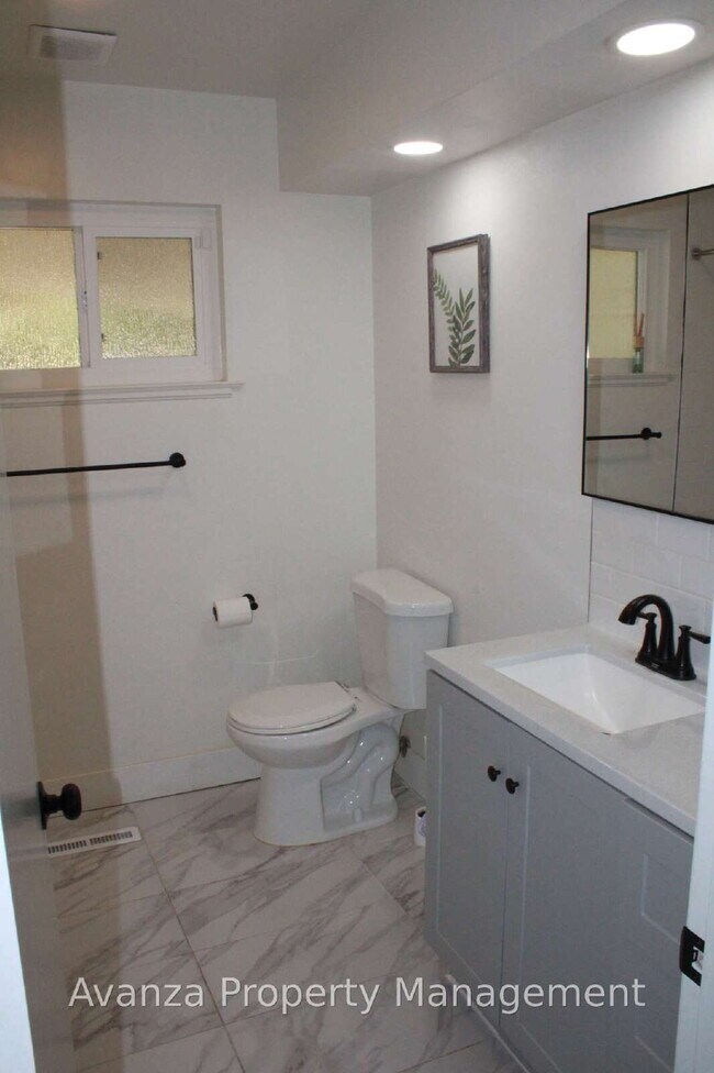 Building Photo - Home for Rent 4 Bed/3 Bath - 1,791 Sq Ft. Rent: $2,750/month Security Deposit: $2,850 Bullard Hig...