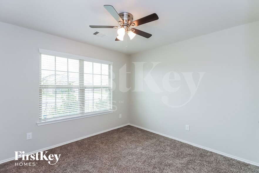 Building Photo - 6010 Diantha St