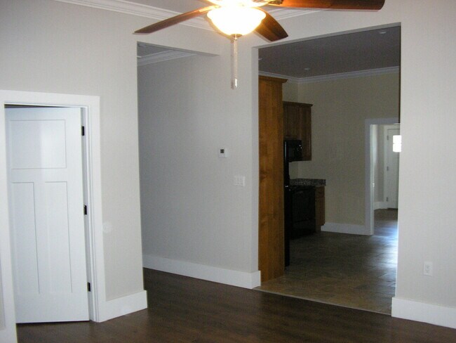 Building Photo - 635 Park Street