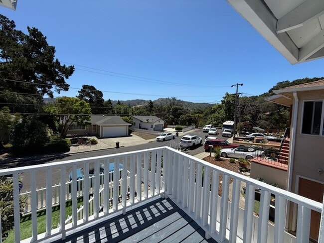 Building Photo - Spacious 3-bedroom home in Quiet El Sobran...
