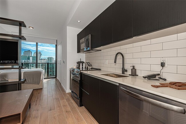 Building Photo - 398 NE 5th St