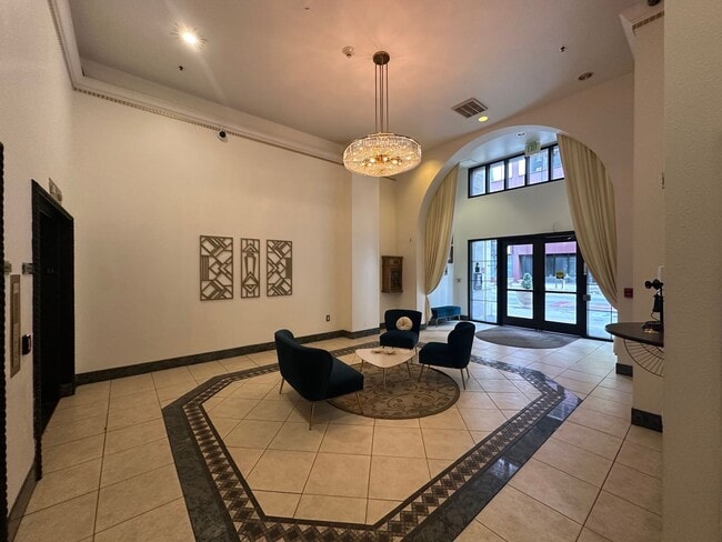 Building Photo - Executive 1 Bedroom Apartment right off 16th St. Mall - All Utilities Included!