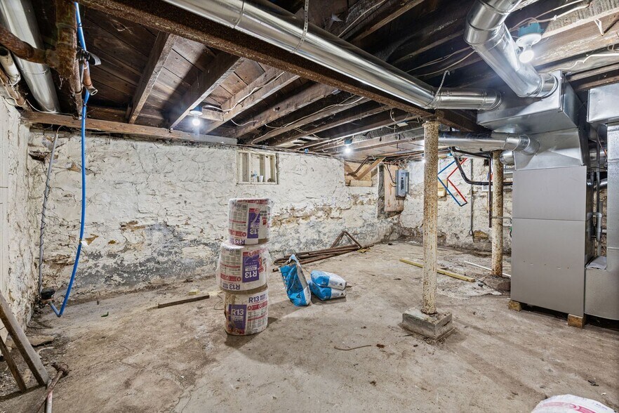 Building Photo - 3828 Chestnut Ave