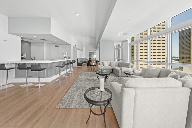 Building Photo - 300 S Biscayne Blvd