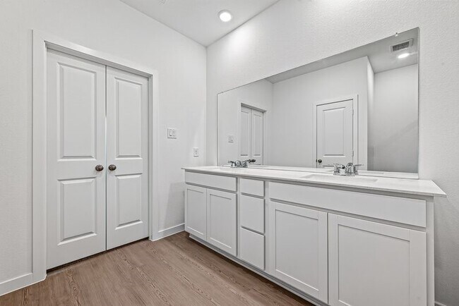 Building Photo - 16307 Chestnut Hvn Ln