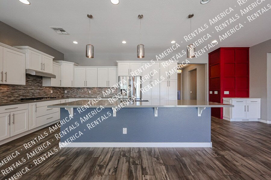 Building Photo - 5833 S Wilson Way