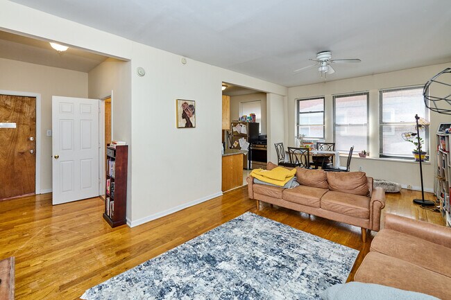 Building Photo - 5459 S Everett Ave