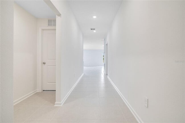 Building Photo - 2494 McKinley Dr