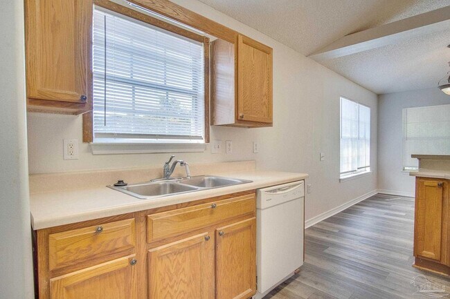 Building Photo - 2029 Shadow Lake Dr