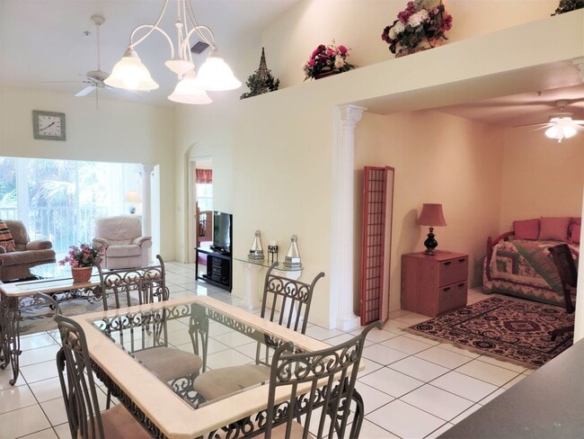 Building Photo - Annual Furnished - Attractive 2 Bedroom 2 Bathroom Plus a Den Condo with 2nd floor Reserve View!