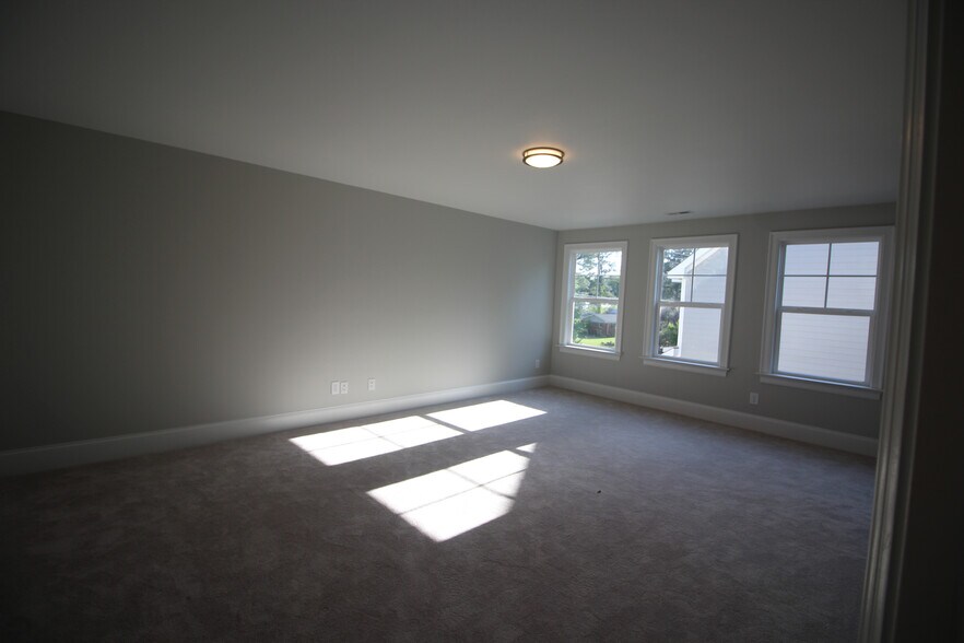 Building Photo - Room in House on Phelps West Rd
