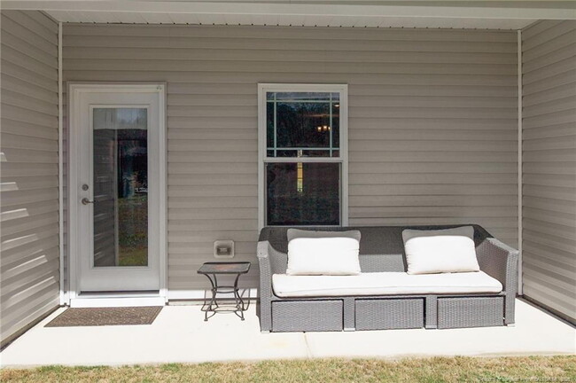 Building Photo - Charming 4-Bed home with Granite Touches & Cozy Fireplace in Sanford, NC!
