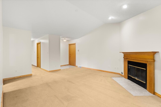Building Photo - 2427 Reynolds Manor Dr