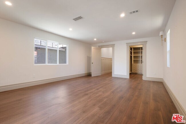 Building Photo - 2180 W 31st St