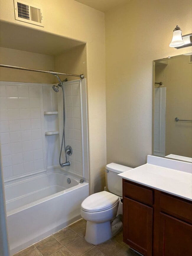 Building Photo - Upscale Living in Westlake Villas – Minute...