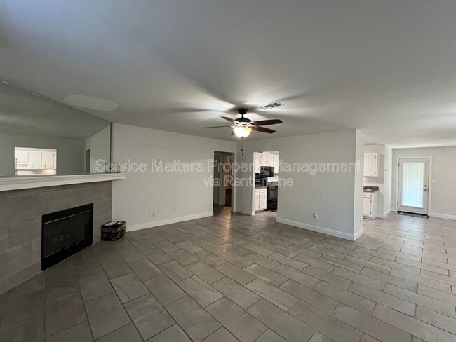 Building Photo - 2017 Coral Creek Dr