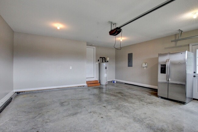 Building Photo - Executive Home on Cul de sac off exit 8.  Hurry.