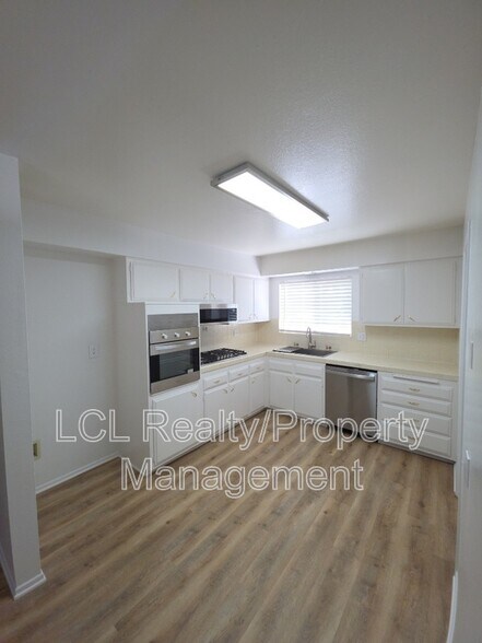 Building Photo - 27111 Wentworth Dr