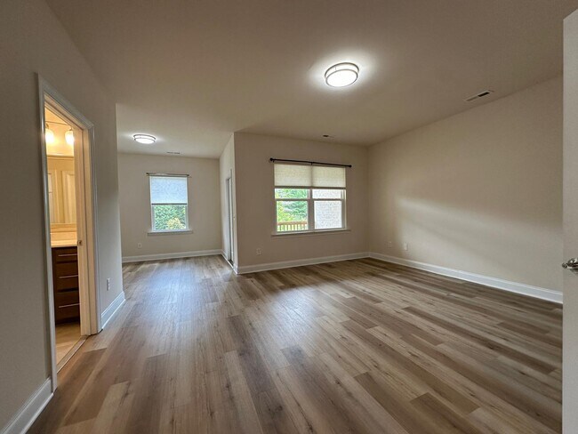 Building Photo - 120 Heathbrook Ln