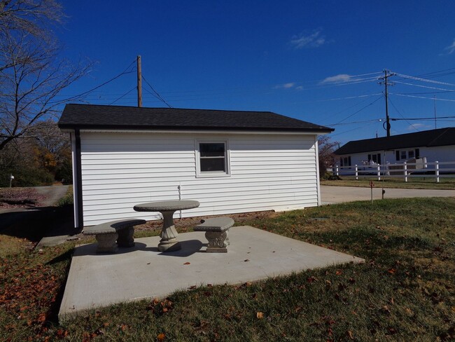 Building Photo - Kernersville Location-2 Bedroom House