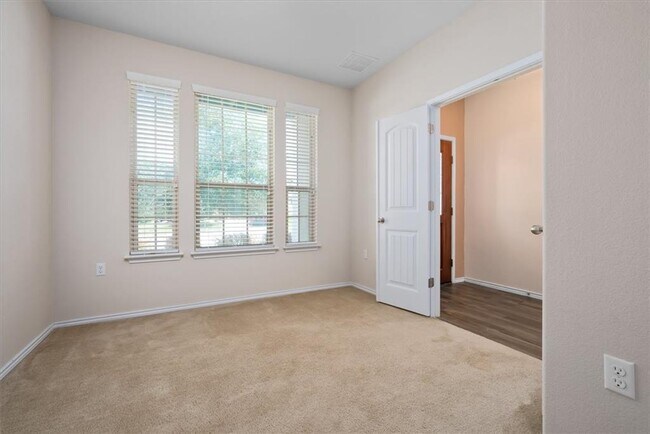 Building Photo - 5425 Kara Dr
