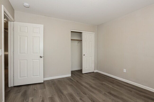 Building Photo - 13429 W Peck Dr