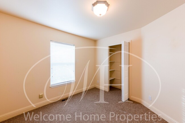 Building Photo - Spacious Home with Vaulted Ceilings