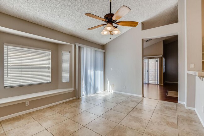 Building Photo - Charming 3 Bedroom Home In Henderson !