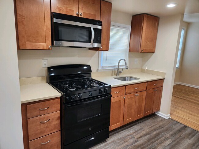 Primary Photo - 2701 Woodsdale Ave