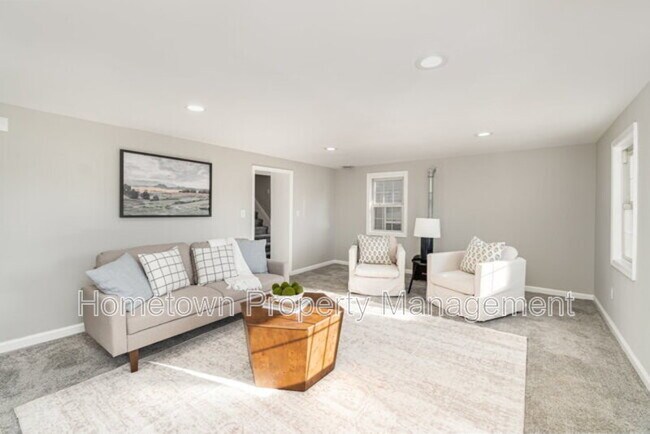 Building Photo - 28 W Main St