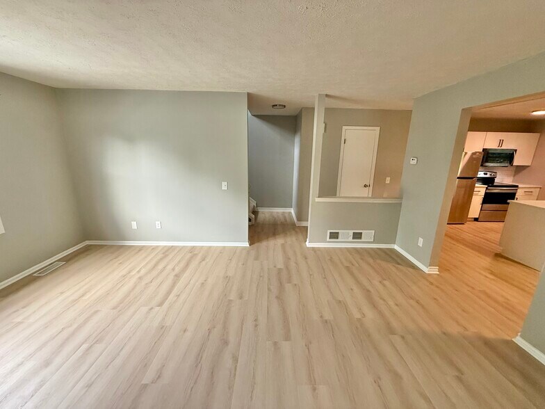 Building Photo - 1083 Cunningham Dr