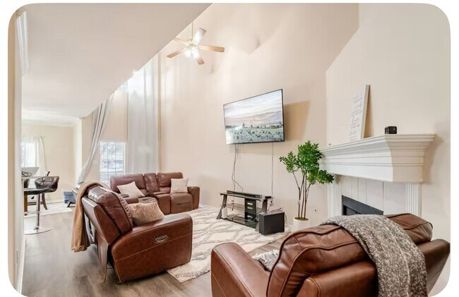 Building Photo - 13674 Garden Grove Ct