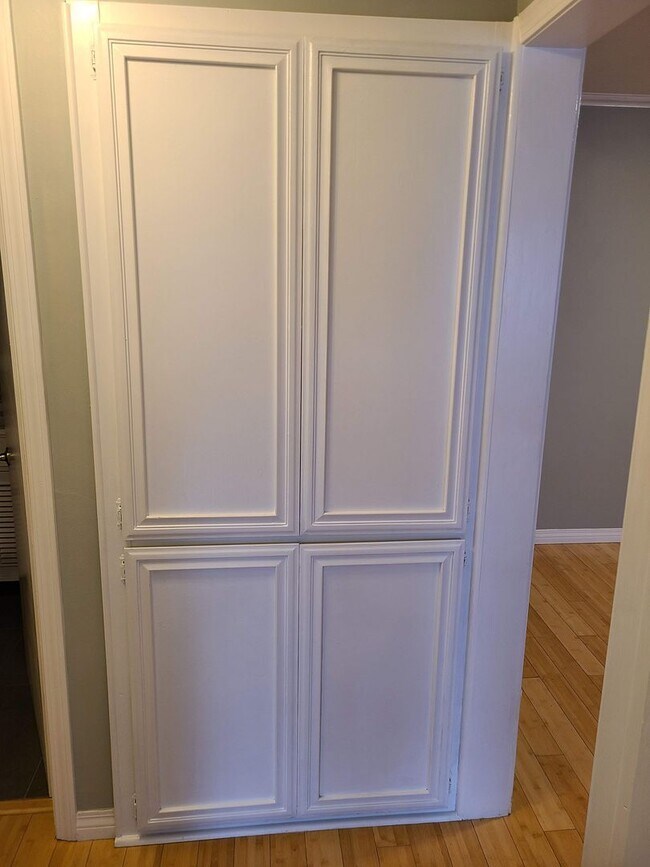 Building Photo - 1200