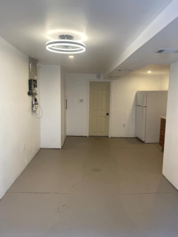 Building Photo - 642 Brill St