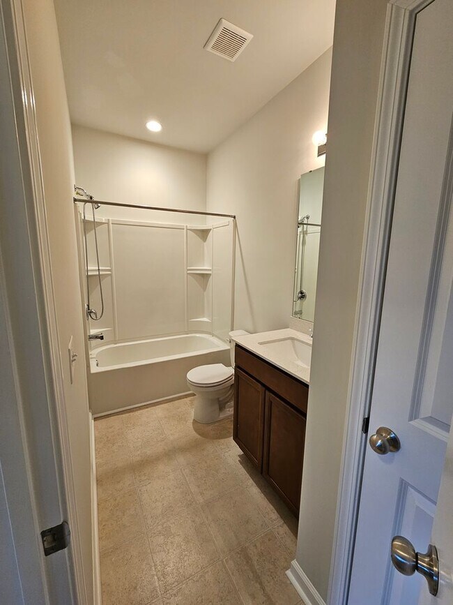 Building Photo - Spacious Two-Story Living on a Premium Lot...