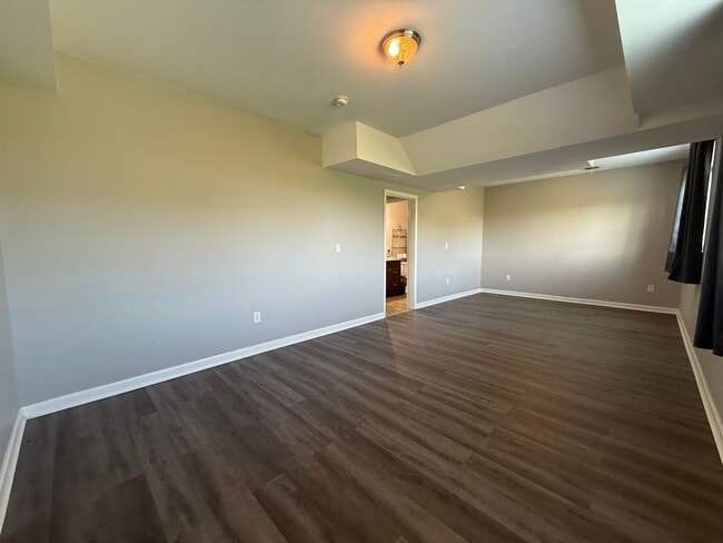 Building Photo - 3 Bedroom 3.5 Bathroom Home Located in Greeneville, TN