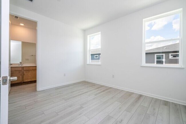 Building Photo - Modern 3-Bedroom 3.5-Bath Townhome with EV Charger, Smart Home Features, 2-Car Garage & Resort-St...
