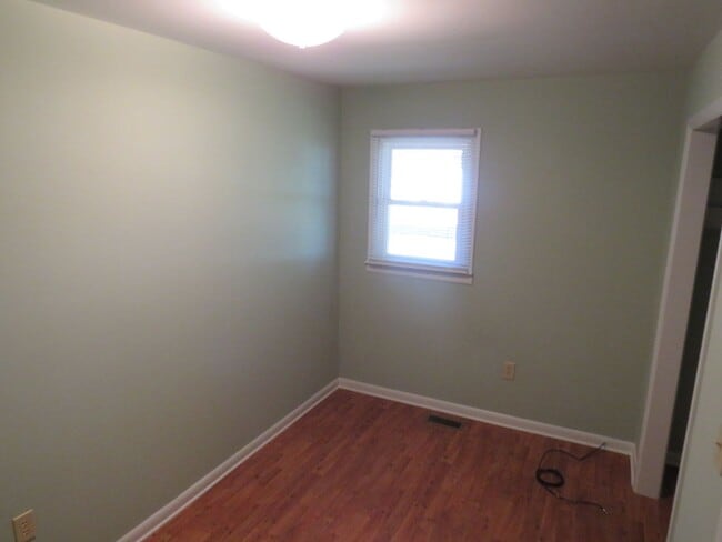 Building Photo - 805 Cedar St