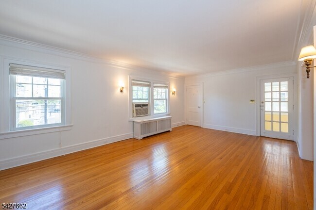 Building Photo - 200 Valley Rd