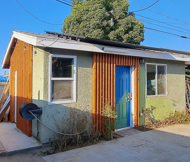 Primary Photo - 1643 W 48th St