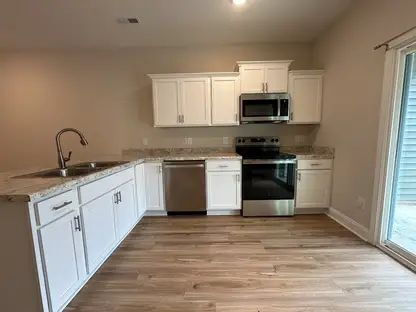 Building Photo - Spacious 2 Bedroom, 2.5 Bath Townhome 160 Loren Rd.
