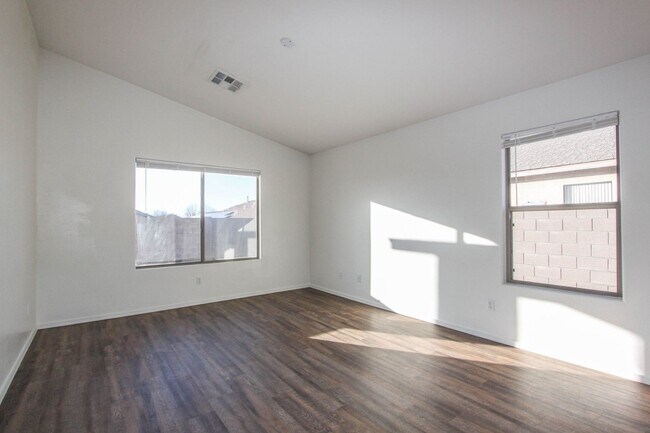 Building Photo - Viewpoint North - Three Bedroom Home