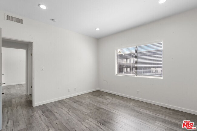 Building Photo - 424 Westmoreland Ave