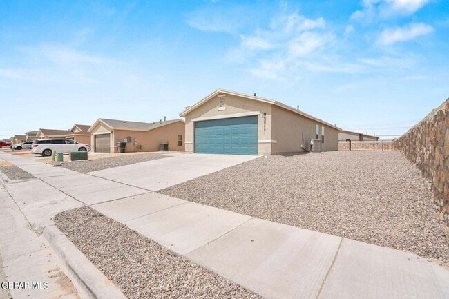 Building Photo - 14581 Firewheel Ave