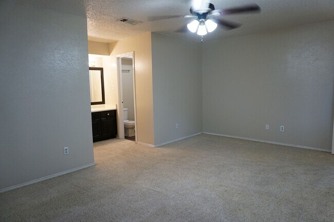 Building Photo - 1827 Abshire Ln