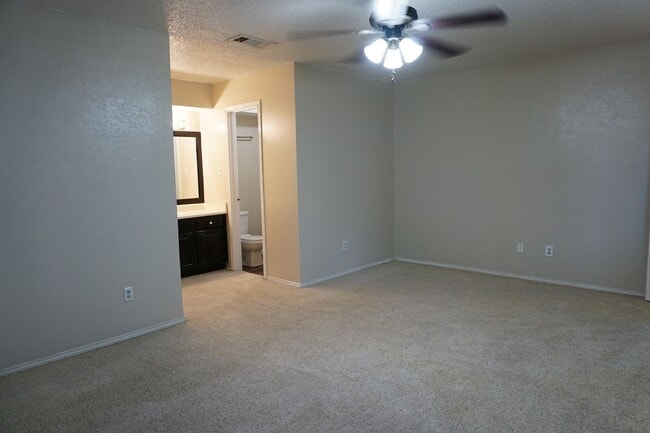 Building Photo - VIEW NOW - COMING SOON - Charming 3-Bedroom Duplex in East Dallas with Garage & Fenced Yard