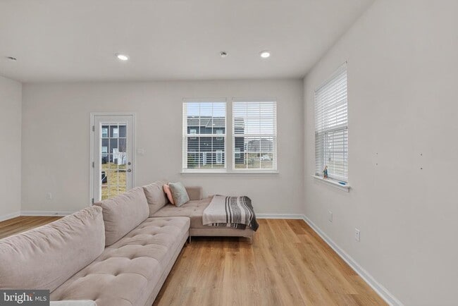 Building Photo - 39 Nelsons Wy